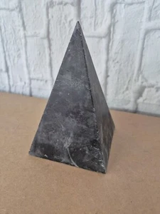 Piedra Los Cuervos Granito Pirámide Ornamento Decorativo 150 X 97 mm - Imagen 1 de 7