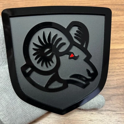 Insignia emblema puerta trasera para Dodge Ram 1500 2500 3500 09-18 cabeza negra ojos rojos Foto 1 de 2