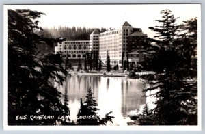 Chateau Lake Louise, Banff National Park Alberta, Byron Harmon RPPC Postcard 645 - Bild 1 von 2