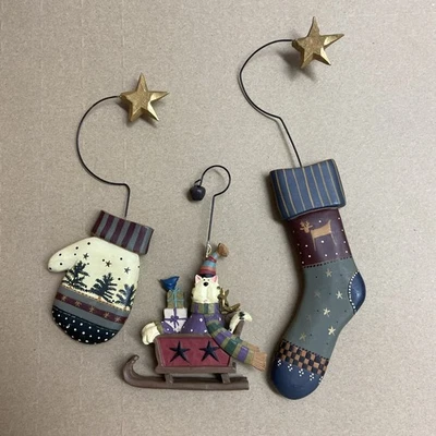 Cubo de flores adornos navideños lote de 3 medias de gato en trineo sin etiquetas usado en excelente estado Foto 1 de 4