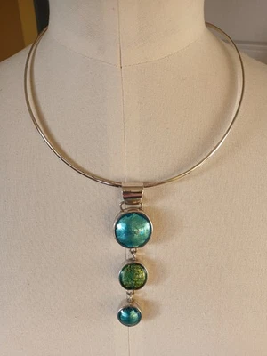 Collar de tres niveles de vidrio dicroico Tessa Tyldesley, plateado Foto 1 de 4