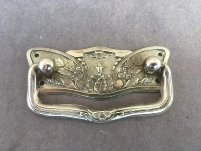 Ancienne petite poignée en laiton / Tiroir / Quincaillerie - Photo 1/4