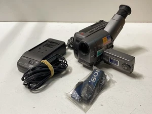 Sony Handycam Vision CCD-TRV22 Video8 Camcorder - Picture 1 of 7
