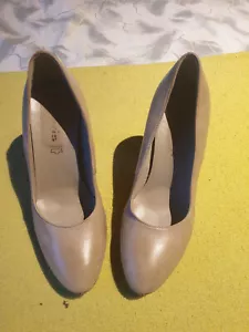 Tamaris: zart hellbraune Pumps in Gr. 38 - super hoher Absatz - - Bild 1 von 4