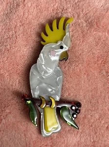 YELLOW CRESTED COCKATOO - Acrylic Novelty Badge Pin Brooch for Clothes/Caps - Picture 1 of 5