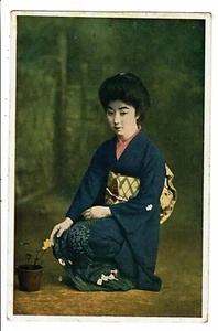 CPA - Carte Postale-Chine- Jeune femme accroupie  en 1920  VM5522 - Picture 1 of 2