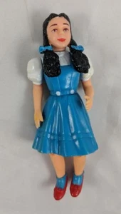 Il Mago di Oz Poseable Dorothy Figura 4 Pollici Sciolto 1989 Loews Ren Hong Kong - Foto 1 di 4