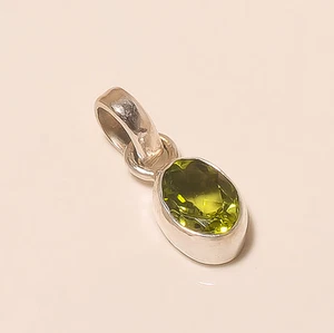 1 Gm 925 Solid Sterling Silver Natural Peridot Cut Stone Fine Pendant 0.5" i1506 - Picture 1 of 2