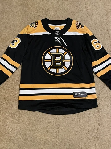Fanatics Boston Bruins Brad Marchand Jersey (Size Medium) Cover