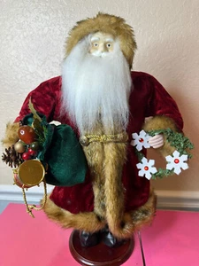 Weihnachtsdeko, 19" Weihnachtsmannfigur mit Spielzeug Samtbeutel und Stab, Samtmantel - Bild 1 von 8