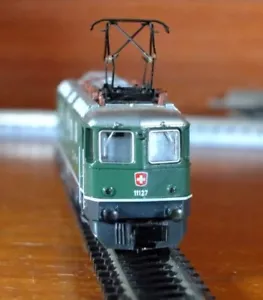 Minitrix 51 2071 00 N gauge SBB Re 4/4 electric loco in green livery - Picture 1 of 11