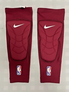Nike NBA Issued Padded Knee Sleeves MAROON Men’s S/M CT3878-603 - Neu mit Etikett - Bild 1 von 4