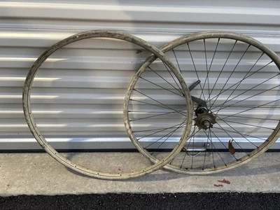 NOS 1920S NEW DEPARTURE MODEL D REAR 36 HOLE 28 WOODEN WHEEL / MATCHING NOS RIM - Image 1 of 4