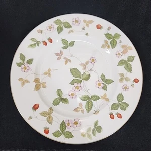 Vtg Wedgwood Wild Strawberry Bone China Dinner Plate 22k Gold Riim R4406 England - Picture 1 of 6