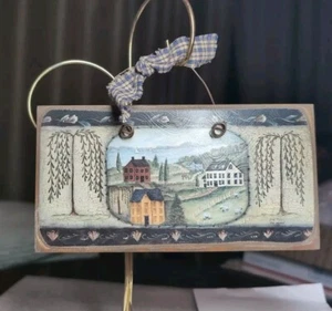 Insegna Primitiva con Casette di Sale e Pecore dell'Artista Pat Fischer Misura 7 x 3,5" - Foto 1 di 6