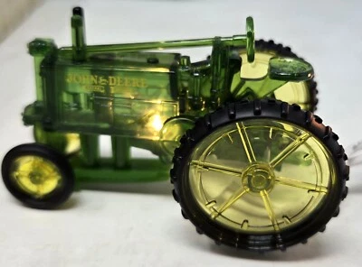 John Deere - Adorno Árbol de Navidad - Modelo A Tractor Verde Translúcido Especial Foto 1 de 4