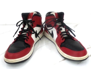 Size 11 - Jordan 1 Mid Chicago Black Toe 2020  (G132342-2 (AR) FRNT) - Picture 1 of 11