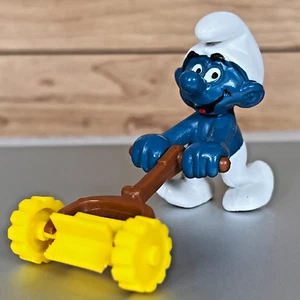 Vintage Super Smurf LAWN MOWER Schleich #6731 1981 Schleich Peyo VERY NICE - Bild 1 von 7