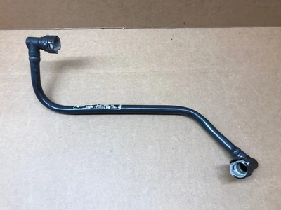 2010 福特 Escape 2.5L 发动机新鲜空气 PCV 曲轴箱排气管 8L8E-6853-AA — 第 1/4 张图片