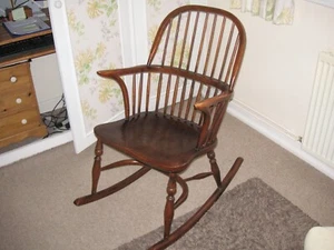 Reproduction Georgian 18th Century Windsor Bow Spindle Back Rocking Chair - Picture 1 of 2