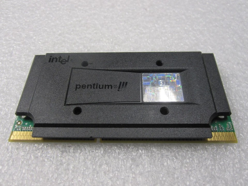 NEW Intel Pentium III (3) Slot 1 CPU SL35D 450/512/100/2.0V 400MHz Vintage CPU  - Image 1 of 1