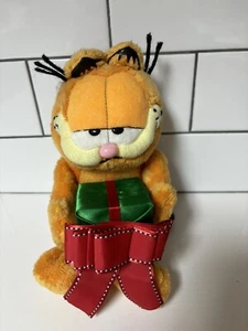 Santa Garfield w/ Present TY Happy Holidays Christmas Beanie Babies Plush 2005 - Picture 1 of 7