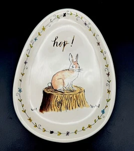 Colección Artesanal Rae Dunn Por Magenta Hop Plato en Forma de Huevo Conejo Primavera Pascua - Imagen 1 de 5