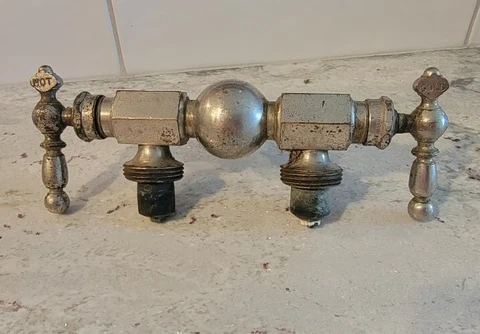 VINTAGE ANTIQUE HOT COLD WATER BATHTUB SINK FAUCET FIXTURE HANDLE Cover