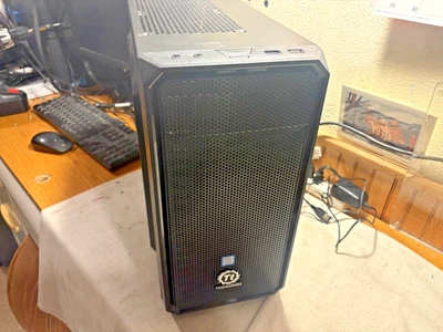 Thermaltake Versa H15 | I5-9400 2.9GHz | 8gb DDR4 | 500GB NVMe | WIN 11 PRO/WIFI - Image 1 of 4