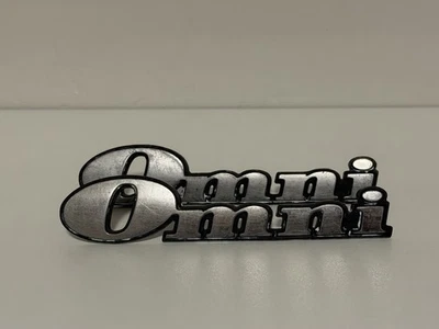 Insignia emblema Dodge Omni vintage placa de identificación OEM guión años 70 80 - par de (2) Foto 1 de 4