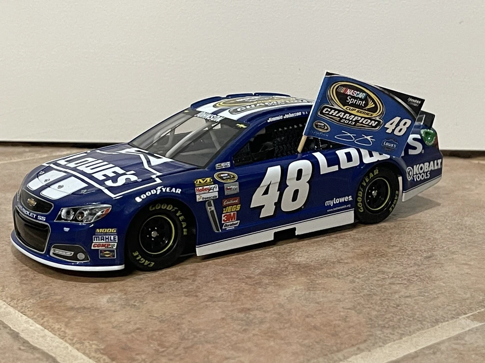 2013 Jimmie Johnson Lowes NASCAR 6x Champion Champ Flag Diorama 1/24 NO CAR - Image 1 of 4