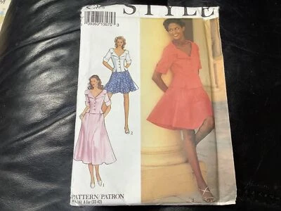 🧵🪡Style Sewing Pattern 2235 Skirt,blouse, 6-16 Vintage 1990s🐝 - Image 1 of 3