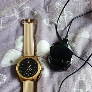 Samsung Galaxy Watch 42mm SM-R810 Różowe złoto Smartwatch z różowym paskiem - Zdjęcie 1 z 3