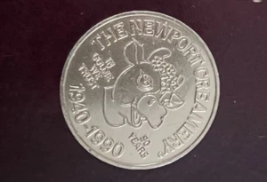VINTAGE NEWPORT CREAMERY RI KIDS COW COIN CELEBRATING 50 YEARS 1940-1990 TOKENđź’— - Picture 1 of 2