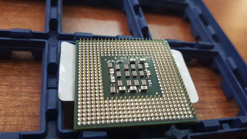 INTEL P3-800 CPU PROCESSOR P3 800MHZ - Image 1 of 1