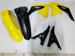 KUNSTSTOFFSET SUZUKI RMZ 250 2015 KIT 4 STÜCK FARBE GELB SCHWARZ WEISS WIE FOTO - Bild 1 von 1