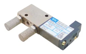 MAC 44B-AAA-GDF0-1KJ direktes Magnetventil 24 VDC 4 Watt 120 PSI - Bild 1 von 2