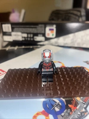 LEGO Marvel Ant-Man Scott Lang White Jumpsuit Minifigure sh1045 - Image 1 of 2
