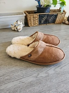 UGG Herren Scuff Hausschuhe Kastanie Wildleder Pantoletten 1018988 Größe 12 - Bild 1 von 10