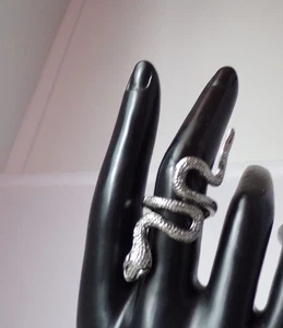 Modischer Ring, Markenlos, dummer Schlitzer!  Größe 8 - Bild 1 von 4