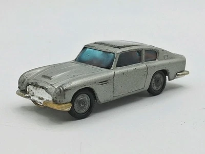 Винтажное катапультное сиденье Husky Jr James Bond Aston Martin DB5 с пассажирским почти как новое 1:64 - Изображение 1 из 4