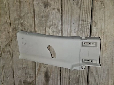 Dodge Ram 1500 2013-2018 parte trasera izquierda superior pilar C cubierta de moldura OEM 1DX61TRMAA Foto 1 de 3