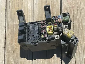 Engine Fuse Box MITSUBISHI MONTERO 01 02 03 FREE SHIPPING - Picture 1 of 6