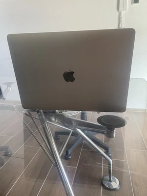 MacBook Air 2020 | 13” / 500GB SSD / Intel Core i5 quad-core 1,1GHz / 8GB RAM - Immagine 1 di 4