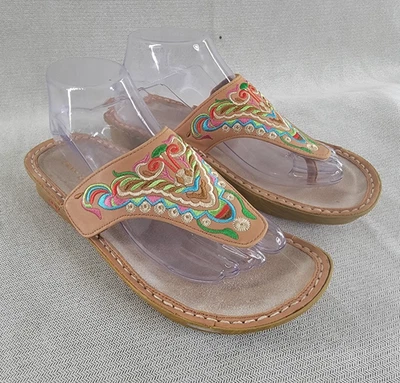 Alegria 凉鞋女式 39 US 9 米色 Vanessa 丁字裤刺绣拖鞋 — 第 1/4 张图片