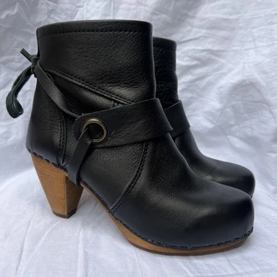 Botas zueco Sanita By Dansko de cuero negro grapado 37 correas de madera excelentes Foto 1 de 4