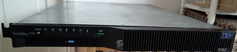 NETFINITY 4000R 2 X PIII 750 MHz 2 CPU 512KB 512MB 2X9.1GB 1U RACK SERVER SALE - Image 1 of 4