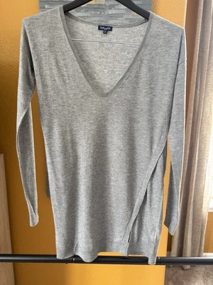 Espléndido suéter de lana gris jaspeado para mujer mangas largas, cuello en V, talla pequeña Foto 1 de 4