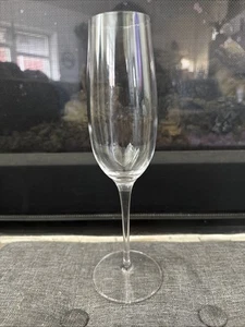 Vaso de flauta de champán firmado por Luigi Bormioli 8 oz - Imagen 1 de 3