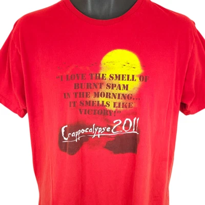 Camiseta Crappocalypse 2011 para hombre talla grande roja Love The Smell Of Burnt Spam Foto 1 de 4
